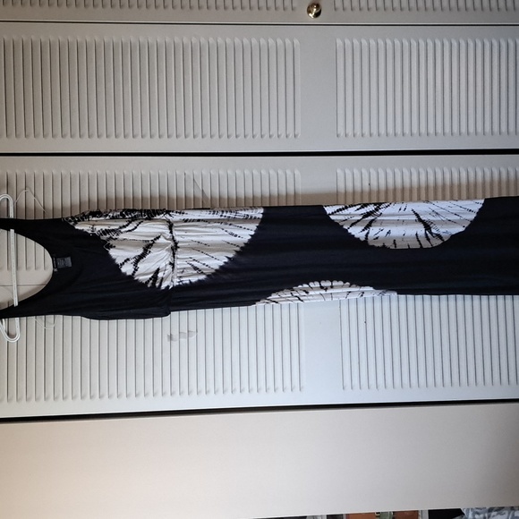 Ricki's Dresses & Skirts - Sz M Rayon, Lined B/W Maxi Dress w elastic waist. Preloved. Lots of life left